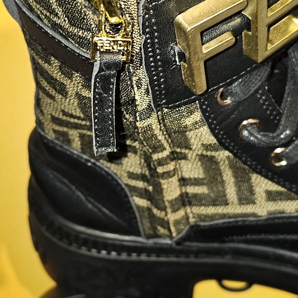 Fendi combat Boots sz 40EU - Picture 16 of 16